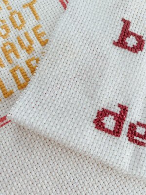 Exempel på ett broderi.